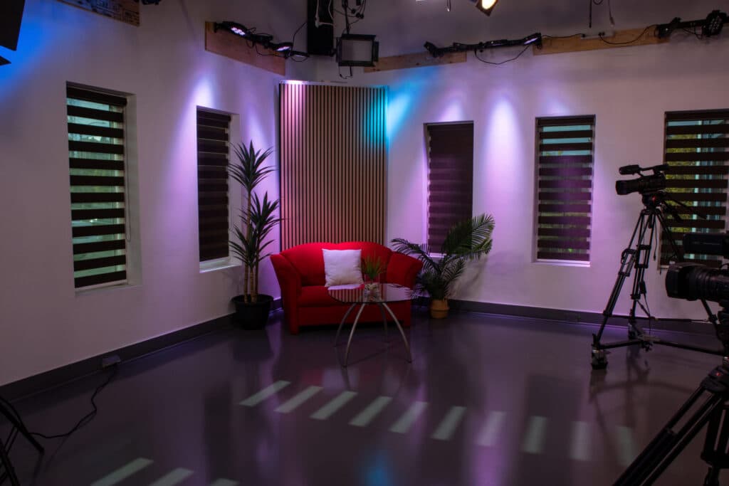 Studio TVRL à Laval pendant une production télévisuelle